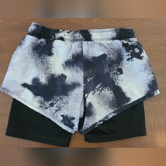 ❄ Reebok 2-in-1 Shorts - Picture 2 of 3